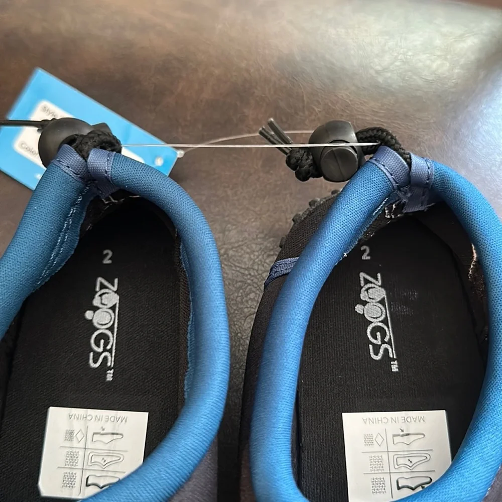 ZOOGS SHARK WATER SHOES: BLACK/BLUE: NEW WITH TAGS: SIZE 2